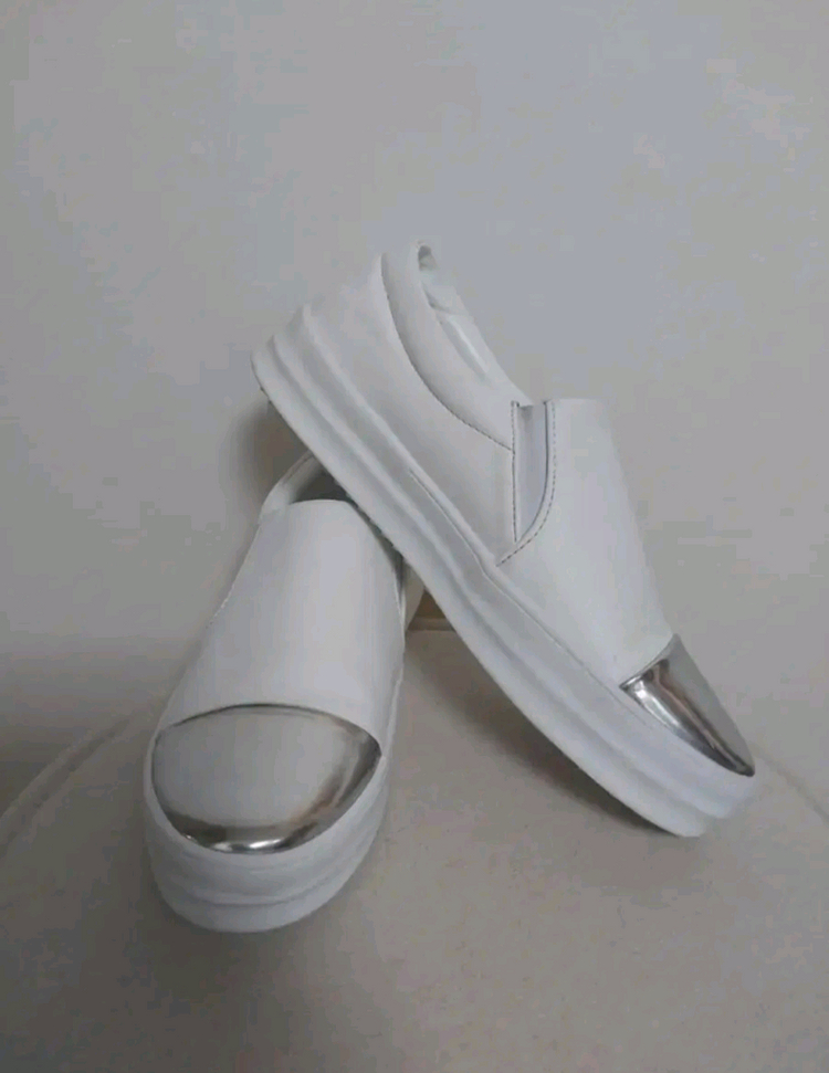 여성 씨고 메탈 화이트 슬립온 , 캐주얼화 (245) 이미지