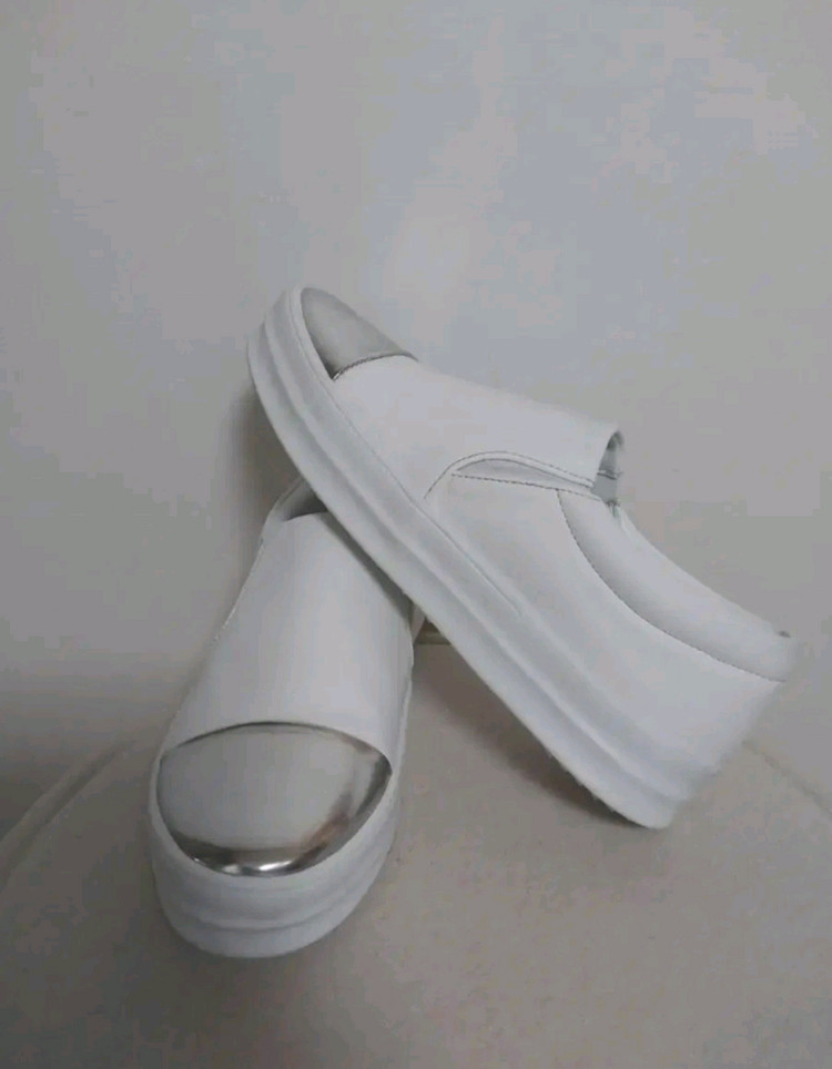 여성 씨고 메탈 화이트 슬립온 , 캐주얼화 (245) 이미지