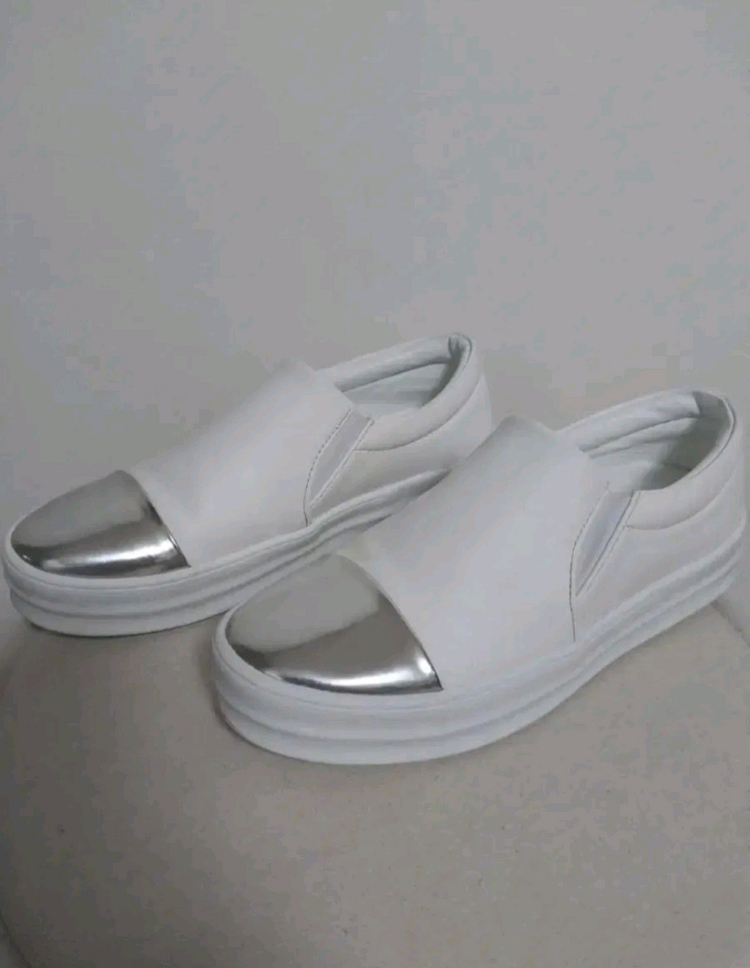 여성 씨고 메탈 화이트 슬립온 , 캐주얼화 (245) 이미지