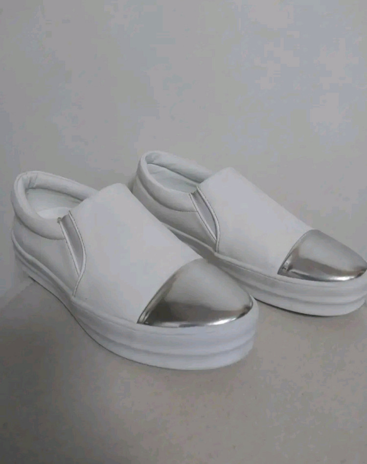 여성 씨고 메탈 화이트 슬립온 , 캐주얼화 (245) 이미지