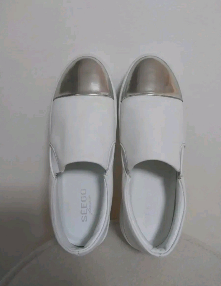 여성 씨고 메탈 화이트 슬립온 , 캐주얼화 (245) 이미지