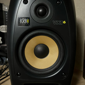 KRK VXT6 모니터 스피커 이미지