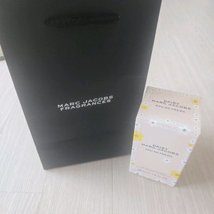 마크제이콥스 향수 이미지