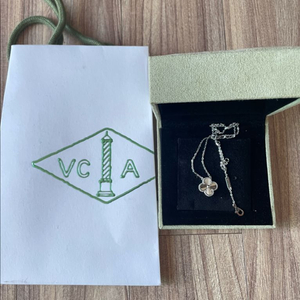 기요세 목걸이 이미지