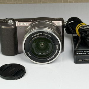 소니 A5100 브라운 미러리스 카메라 이미지