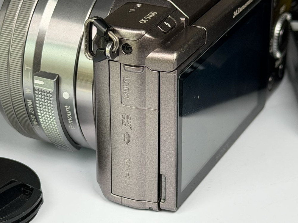소니 A5100 브라운 미러리스 카메라 이미지