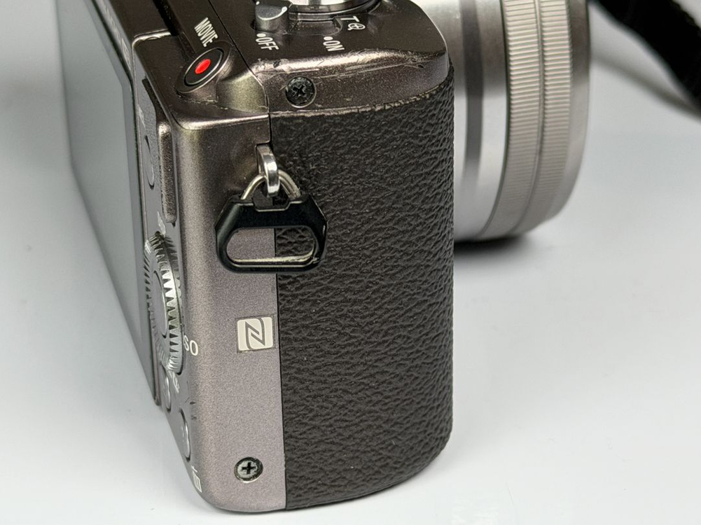 소니 A5100 브라운 미러리스 카메라 이미지