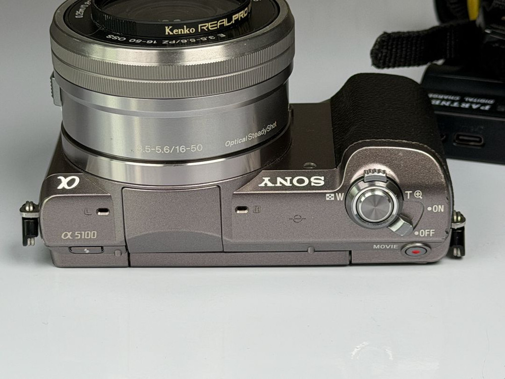 소니 A5100 브라운 미러리스 카메라 이미지