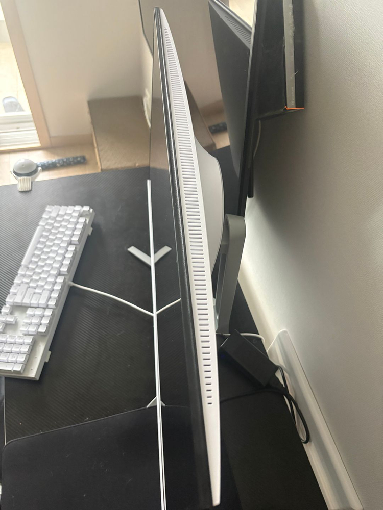 큐닉스 무결점 32인치 240Hz 게이밍 모니터 이미지