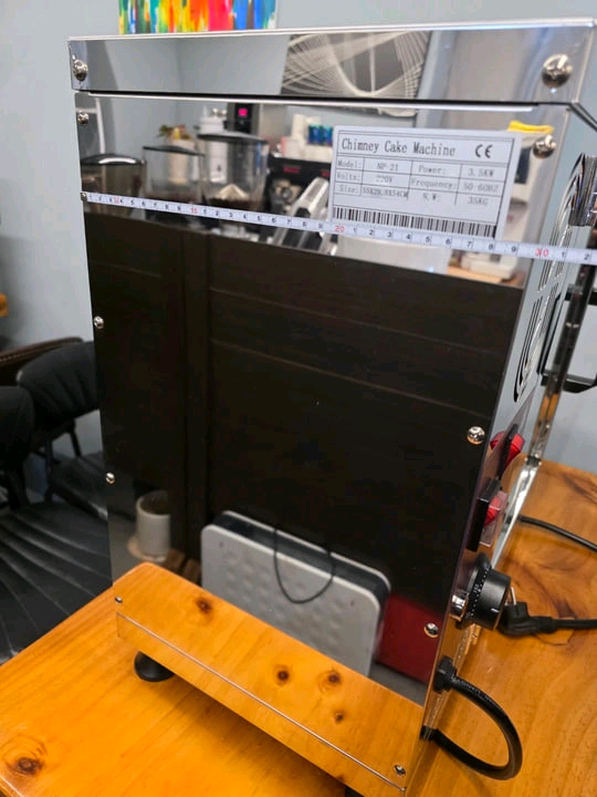 굴뚝빵 기기 전기 오븐 기기 팝니다. 풀세트 팜8구가능 이미지