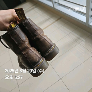 닥터마틴 1460 브라운 8홀 이미지