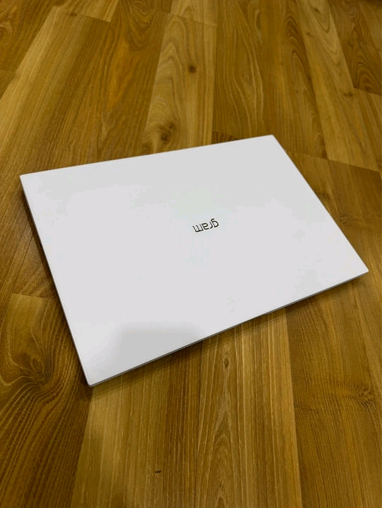 LG 그램 16인치 화이트 노트북 이미지