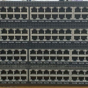 DELL X1052 모델의 48포트 기가비트 스위치 허브입니다 이미지
