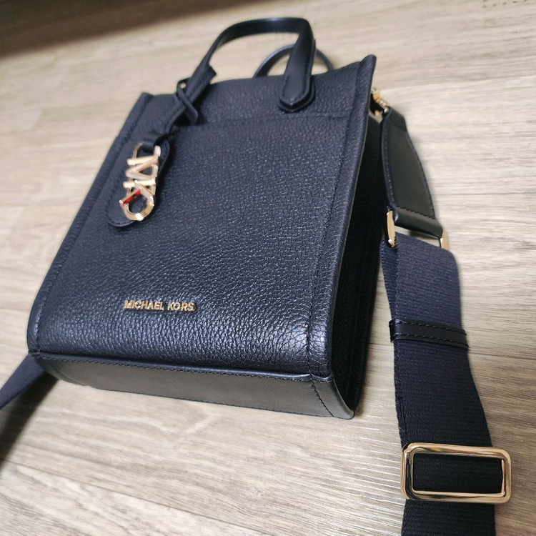 마이클코어스 소가죽 미니 크로스바디백 이미지