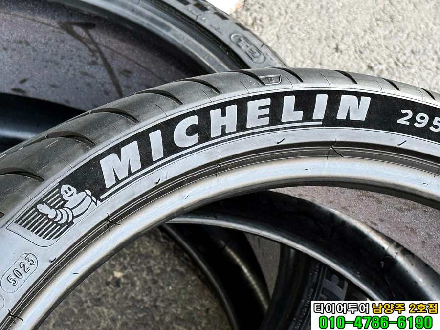 2953021 미쉐린타이어 파일럿스포츠4S 중고타이어 흡음재 295 30 21 미쉐린 ㅡ 911 파나메라 모델S 이미지