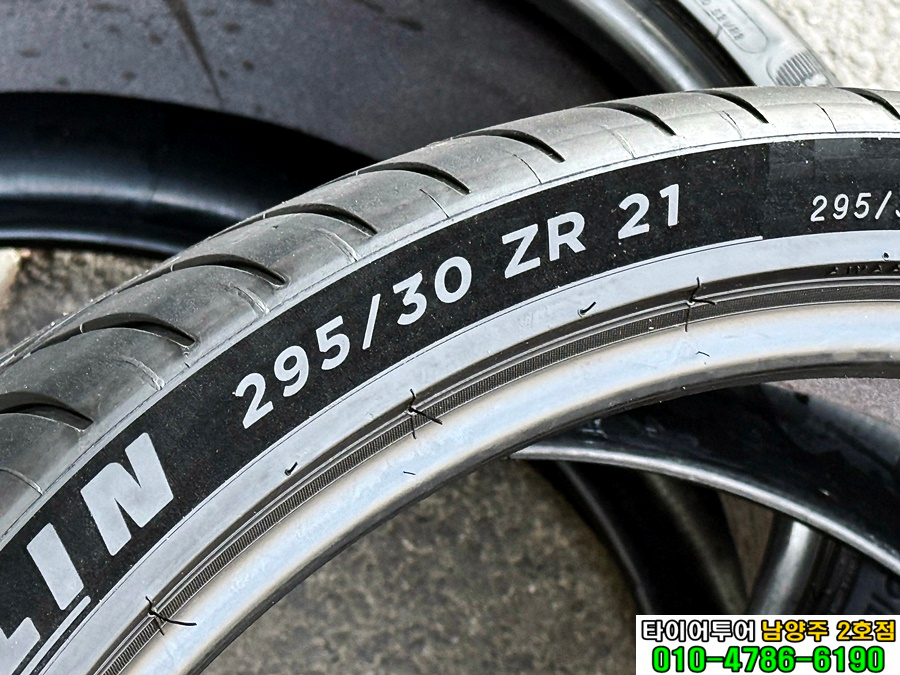 2953021 미쉐린타이어 파일럿스포츠4S 중고타이어 흡음재 295 30 21 미쉐린 ㅡ 911 파나메라 모델S 이미지