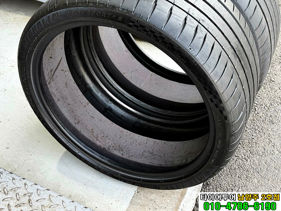 2953021 미쉐린타이어 파일럿스포츠4S 중고타이어 흡음재 295 30 21 미쉐린 ㅡ 911 파나메라 모델S 이미지