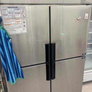 4도어 업소용 냉장고 이미지