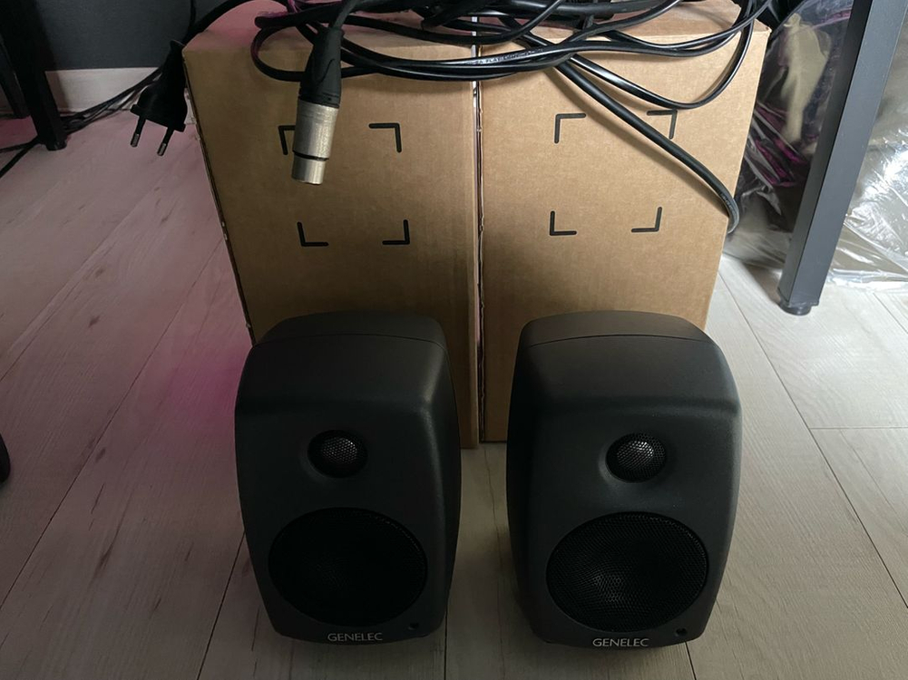 제네렉 8010 모니터 스피커 1조 풀박스 케이블포함 이미지