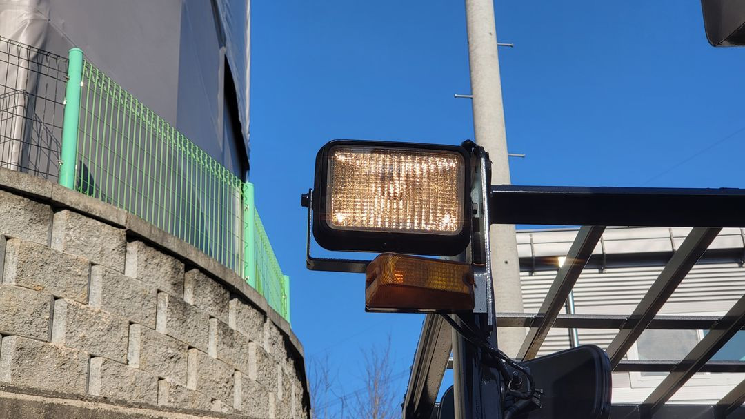 두산 7톤 편개식 자동발 습식브레이크 디젤지게차 이미지