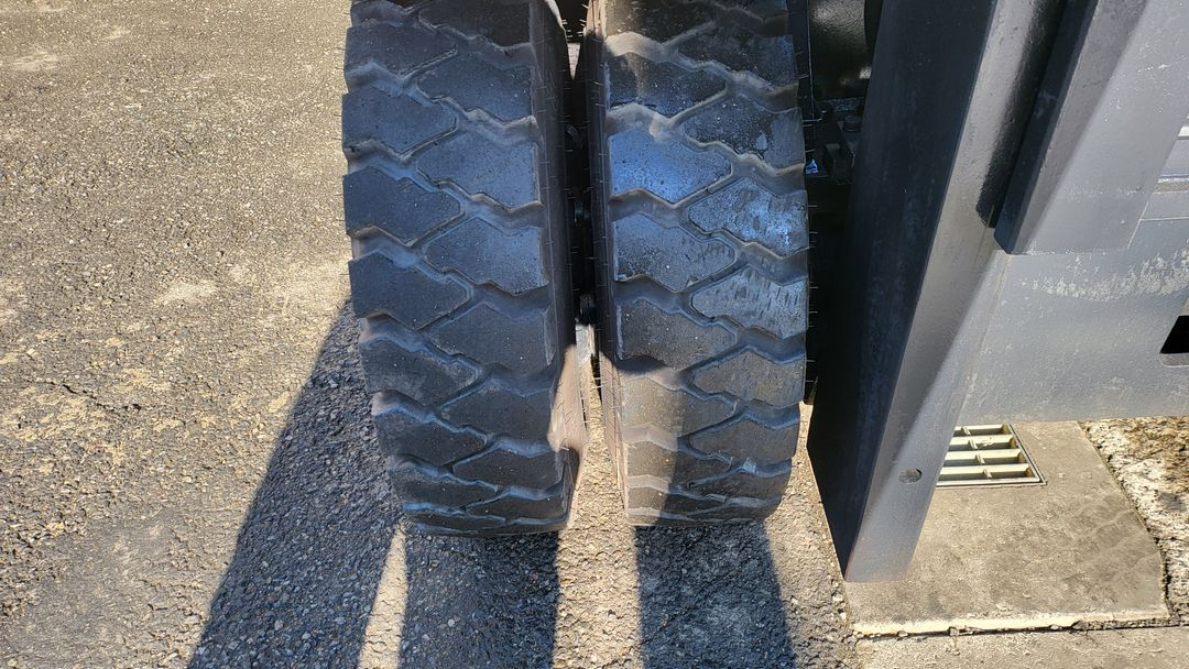 두산 7톤 편개식 자동발 습식브레이크 디젤지게차 이미지