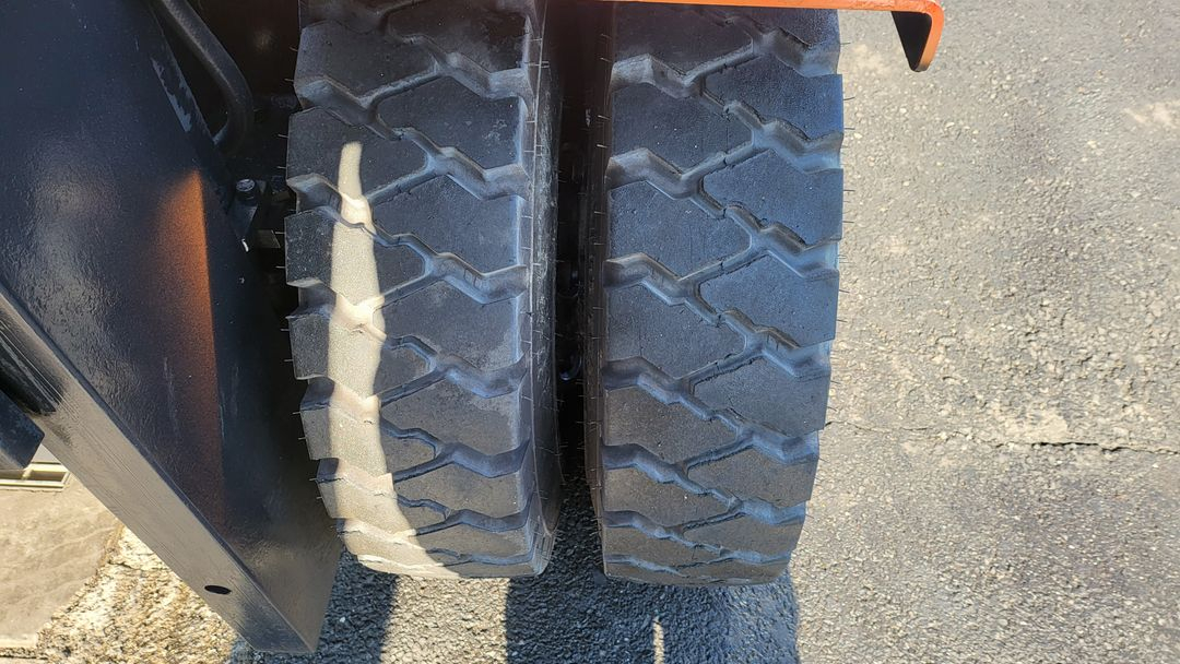 두산 7톤 편개식 자동발 습식브레이크 디젤지게차 이미지