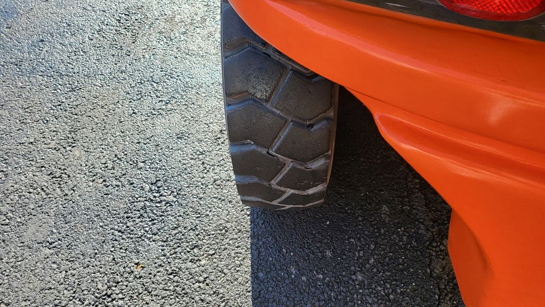 두산 7톤 편개식 자동발 습식브레이크 디젤지게차 이미지