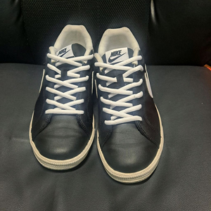 나이키 코트 로얄 스니커즈 이미지