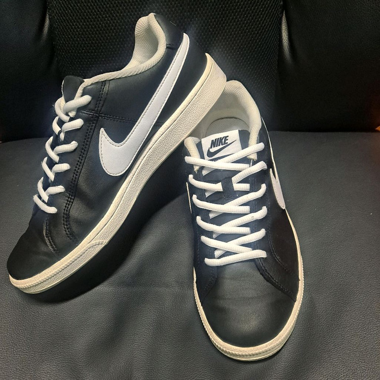 나이키 코트 로얄 스니커즈 이미지