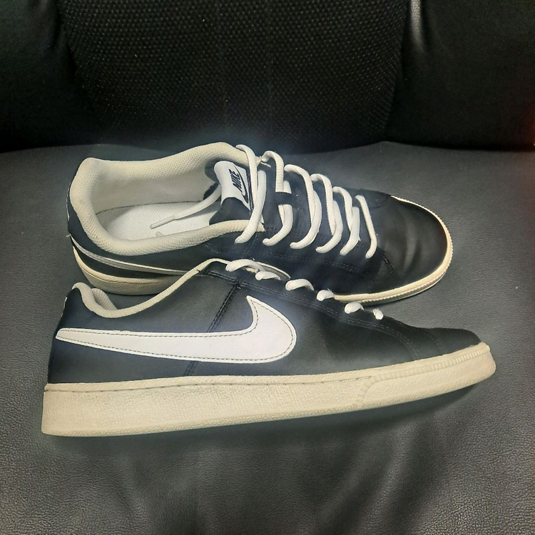 나이키 코트 로얄 스니커즈 이미지