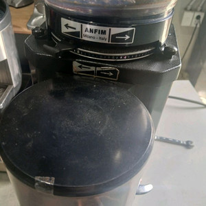 커피 그라인더 이미지