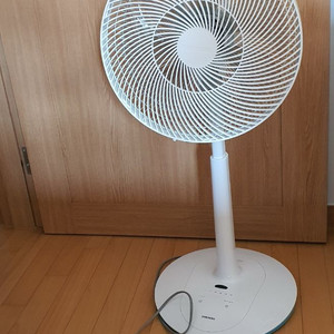 삼성 SFN-M35RHBL 선풍기 토네이도 써큘 서큘 레이터 리모컨 있음깔끔한 화이트 색상으로 어떤 인테리어에도 잘 이미지