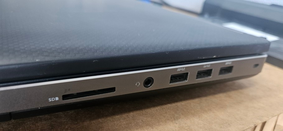 게이밍 및 전문가 워크스테이션 노트북 I7 6세대 16GB 그래픽 4GB 17인치 이미지