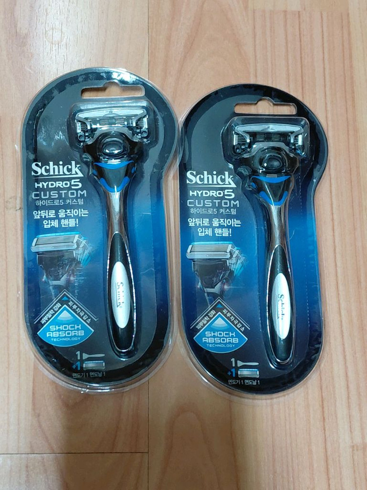 쉬크 면도기 3개와 면도날 10개 이미지