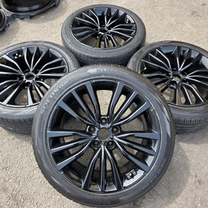 스팅어 18인치 블랙애디션 휠타이어 세트 팔아요 225 45 18 이미지