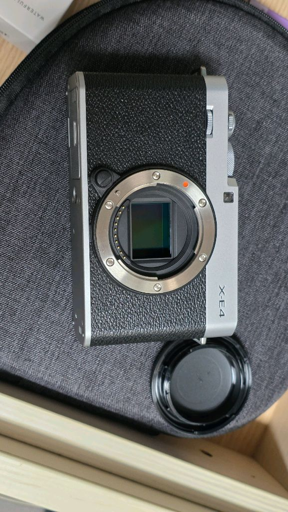 후지필름 X-E4 카메라 바디 + 빌트록스 렌즈 이미지