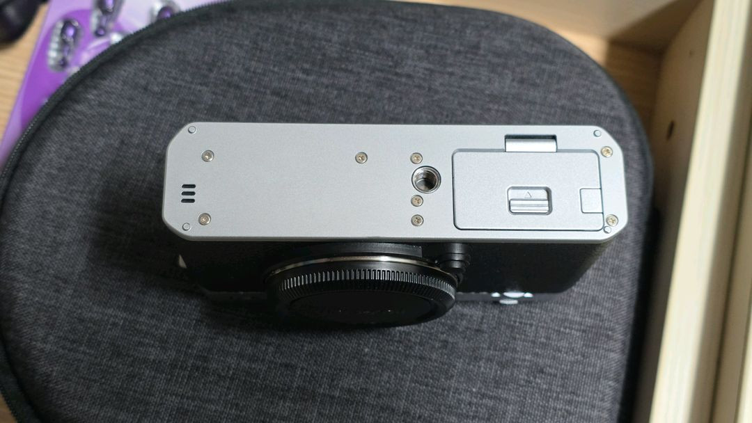 후지필름 X-E4 카메라 바디 + 빌트록스 렌즈 이미지