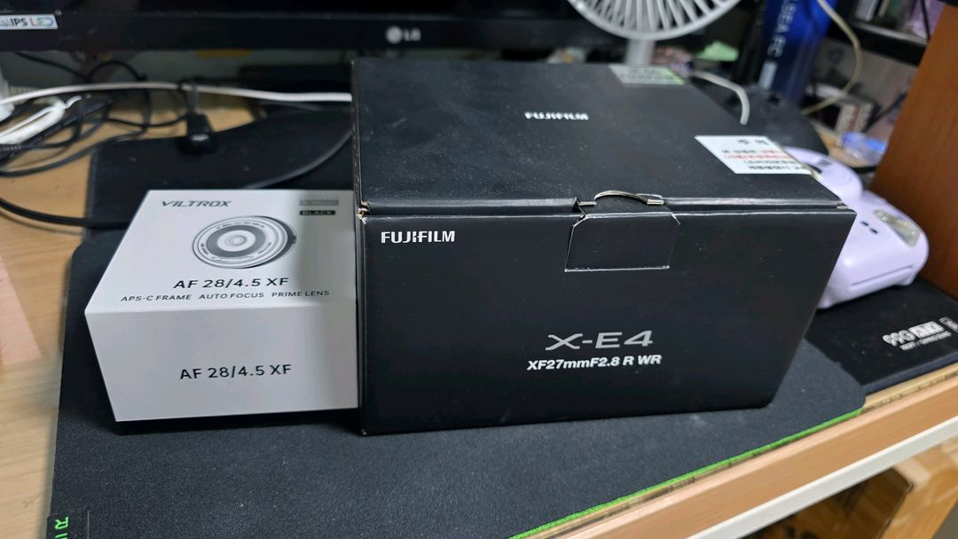 후지필름 X-E4 카메라 바디 + 빌트록스 렌즈 이미지
