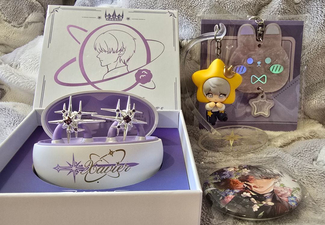 럽딥 심성훈 굿즈 이어폰 풀구성 (키링/캔뱃지 포함) 이미지