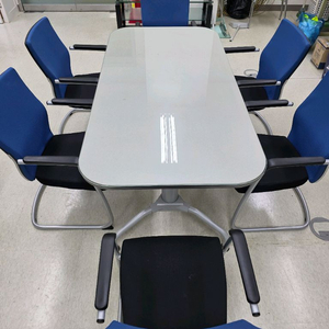 사무실 회의용 테이블과 의자팝니다. 이미지