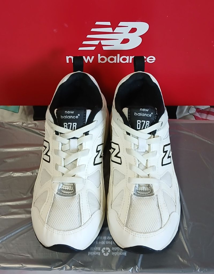 뉴발란스키즈878ST1 200운동화 거의 새거.전문업채 세탁완료 이미지