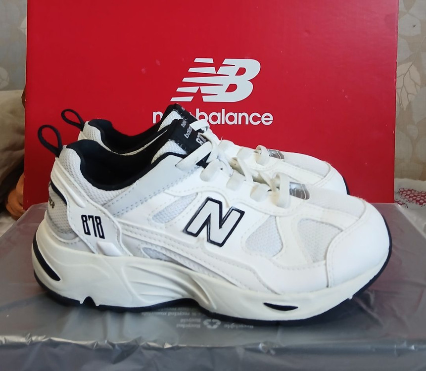 뉴발란스키즈878ST1 200운동화 거의 새거.전문업채 세탁완료 이미지