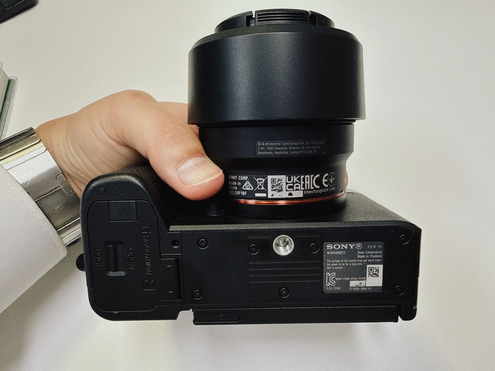 (26.3.3구매) 소니 미러리스카메라 A7C2 + 50.8mm + 피지테크전용스트랩 (s급) 이미지