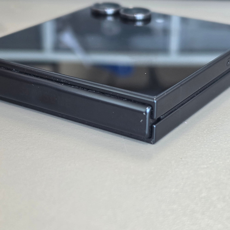 *58만* 갤럭시 Z플립7 블랙 512기가 25년 7월개통 덜펴짐X 상태좋은폰 판매합니다 이미지