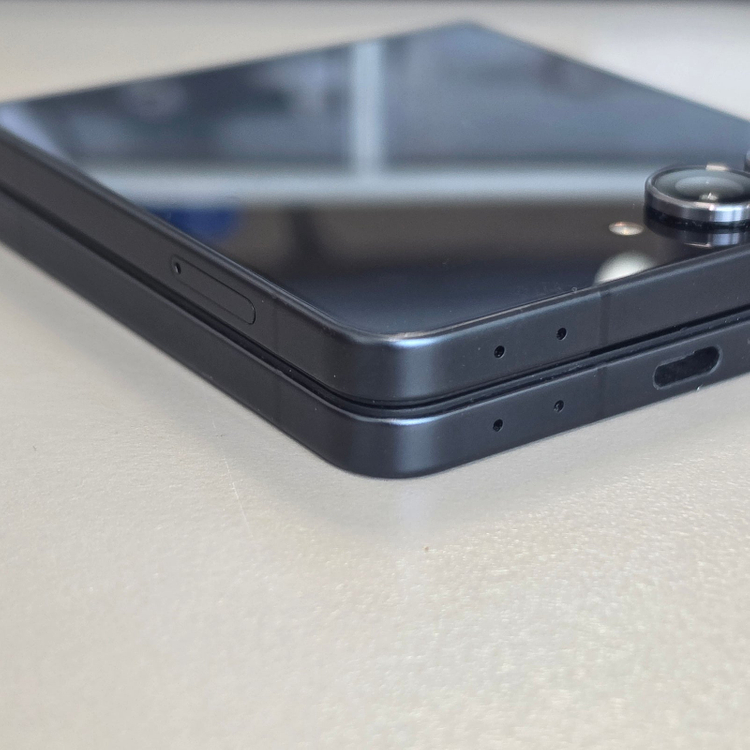 *58만* 갤럭시 Z플립7 블랙 512기가 25년 7월개통 덜펴짐X 상태좋은폰 판매합니다 이미지