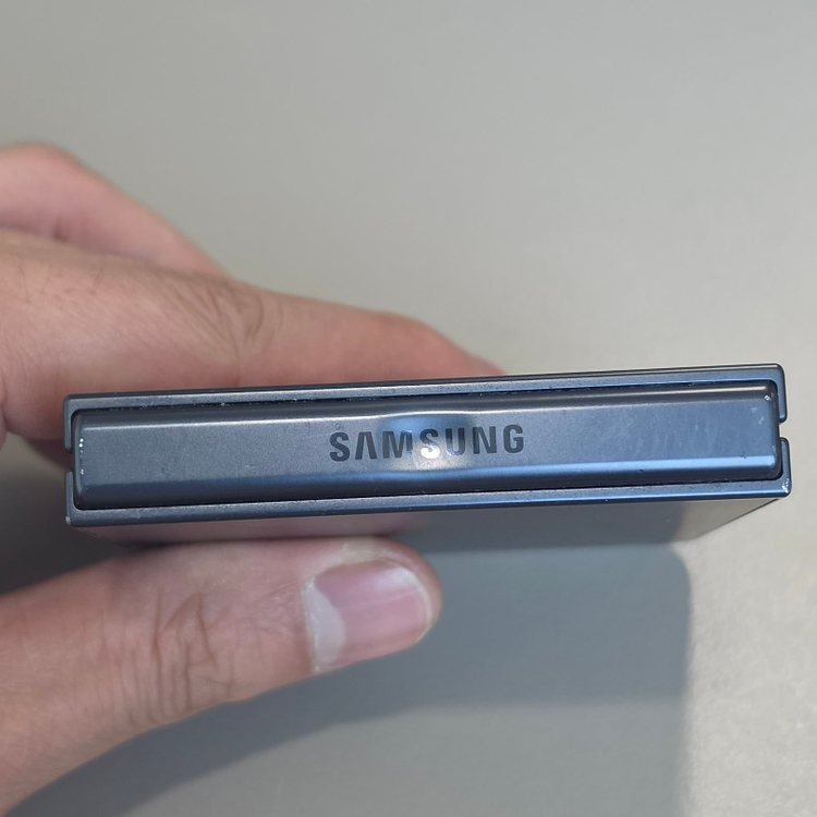 *58만* 갤럭시 Z플립7 블랙 512기가 25년 7월개통 덜펴짐X 상태좋은폰 판매합니다 이미지