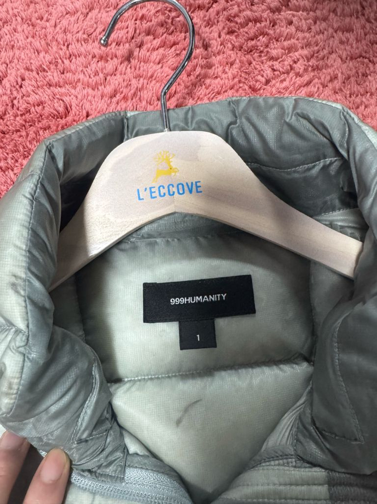 999휴머니티 경량패딩. 이미지