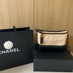 샤넬 가브리엘 호보백 뉴미듐 베이지 팝니다 이미지