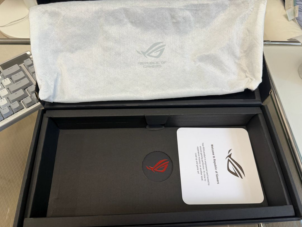 아수스ASUS ROG AZOTH 아조스 키보드 정발 이미지