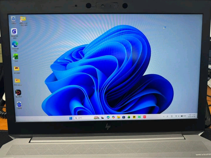 HP 전문가용 노트북 15인치 i7 32GB RAM 이미지